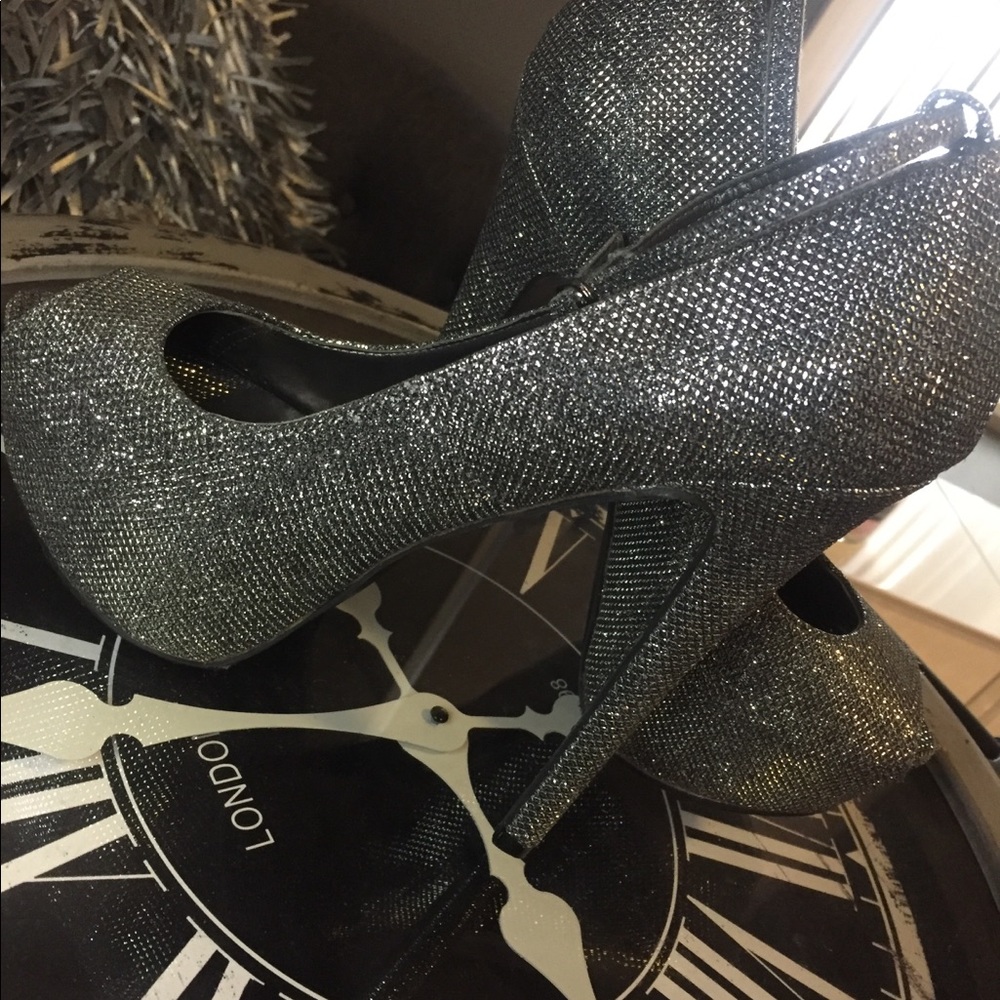 Silver Sparkle Peep toe Stiletto!